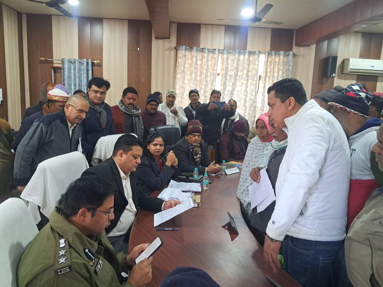 100 complained to the DM, 10 got a solution