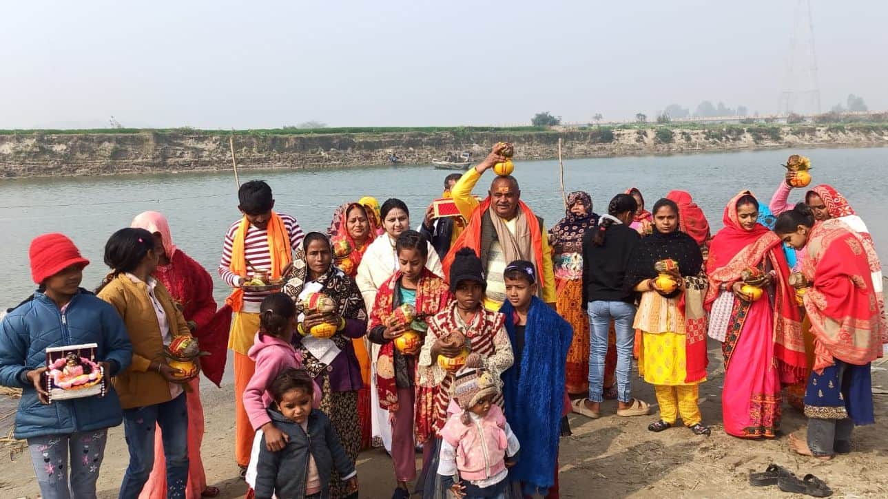 फोटो-4- कलश यात्रा में शामिल श्रद्धालु। स्रोत: आयोजक