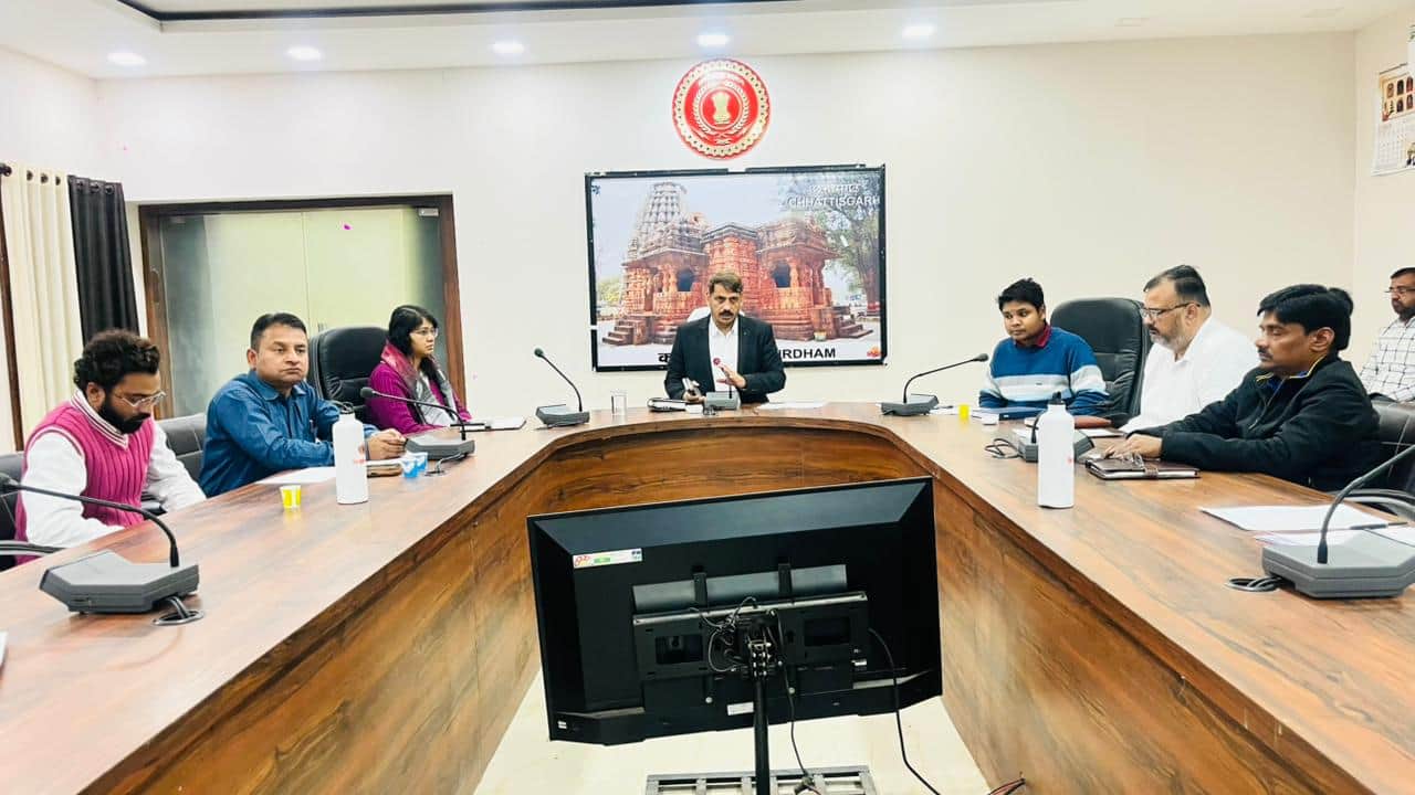 फोटो - कलेक्ट्रेट में खरीदी को लेकर समीक्षा की गई।