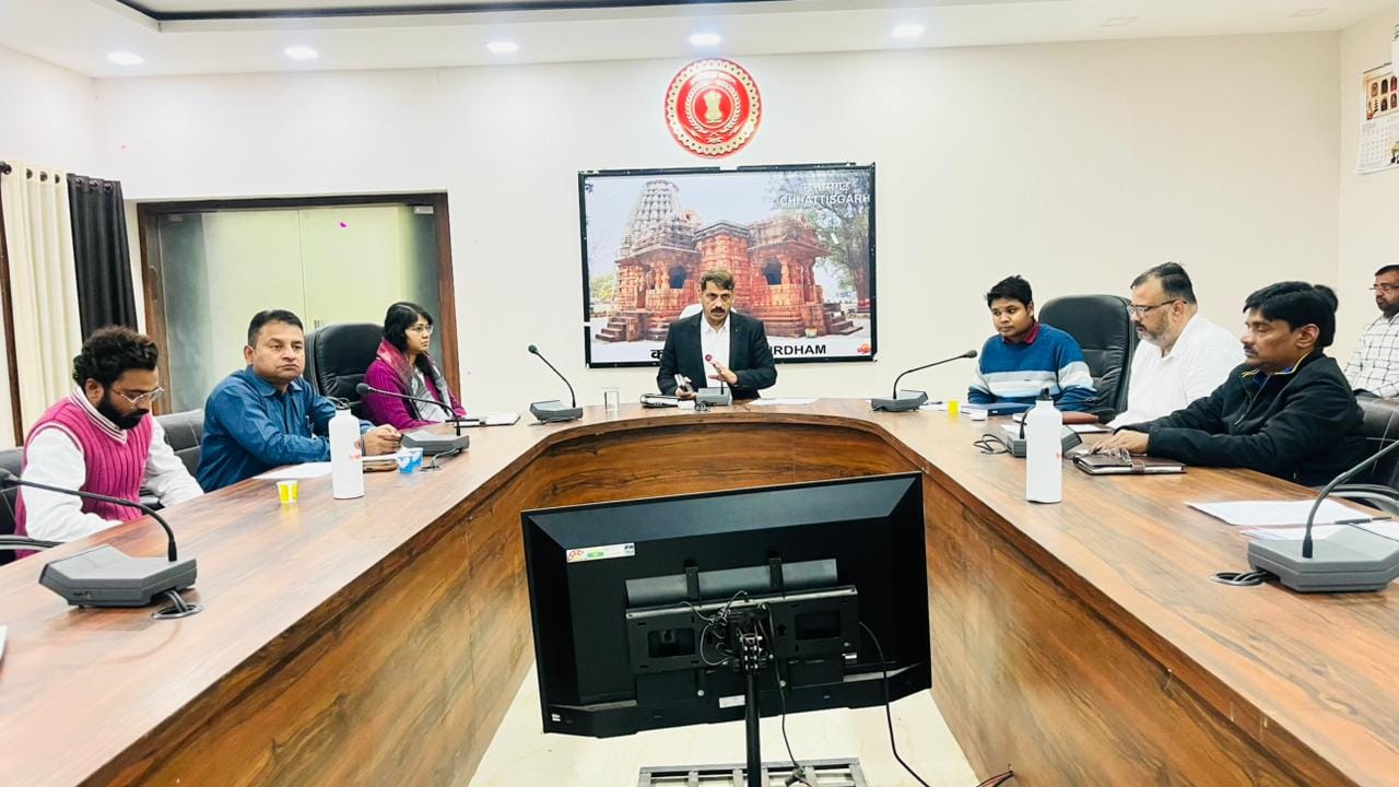 फोटो - कलेक्ट्रेट में खरीदी को लेकर समीक्षा की गई।