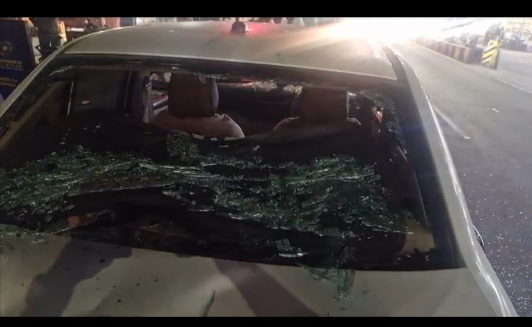 Five thugs beat the shopkeeper with rods and sticks and also damaged his car.