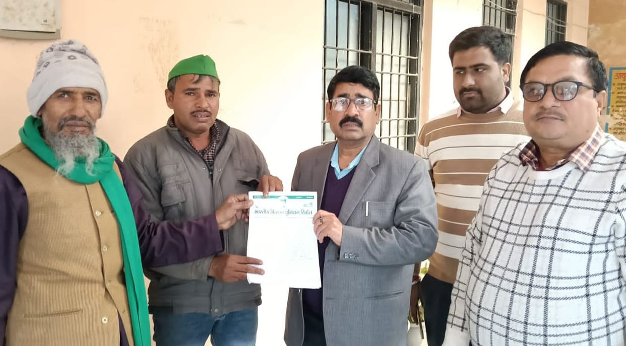 Bhakiyu submitted a memorandum to the SDM on the black marketing of fertilizers.