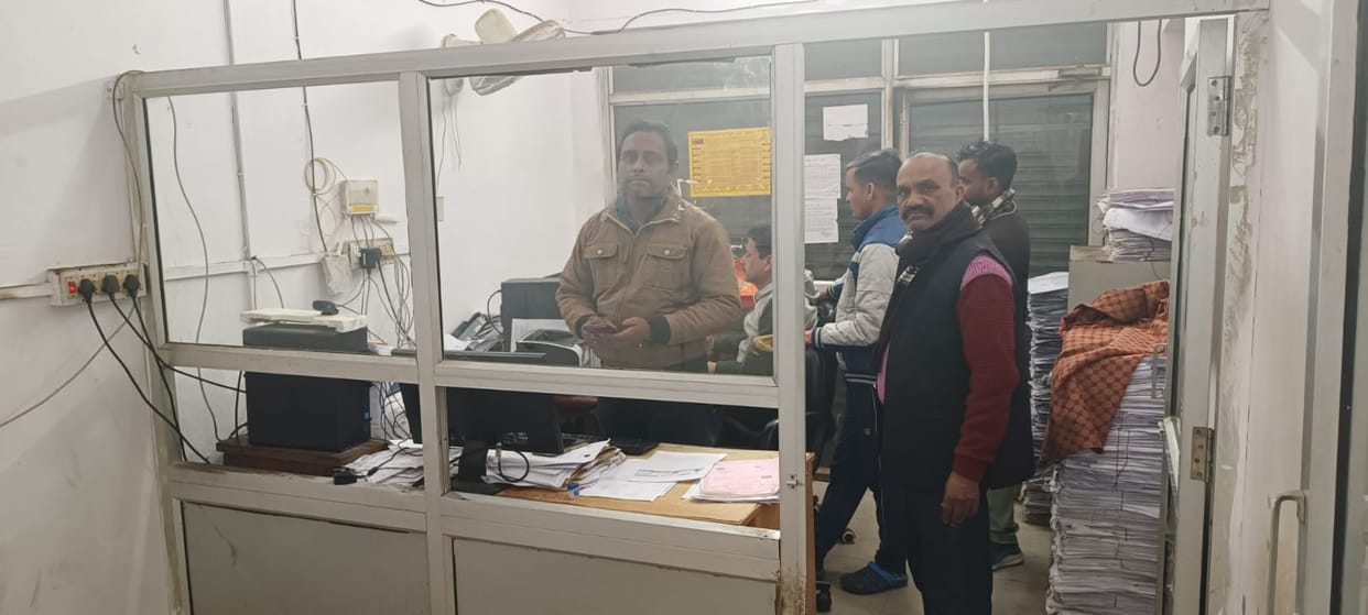 Income tax team investigated in sub registrar office, chaos