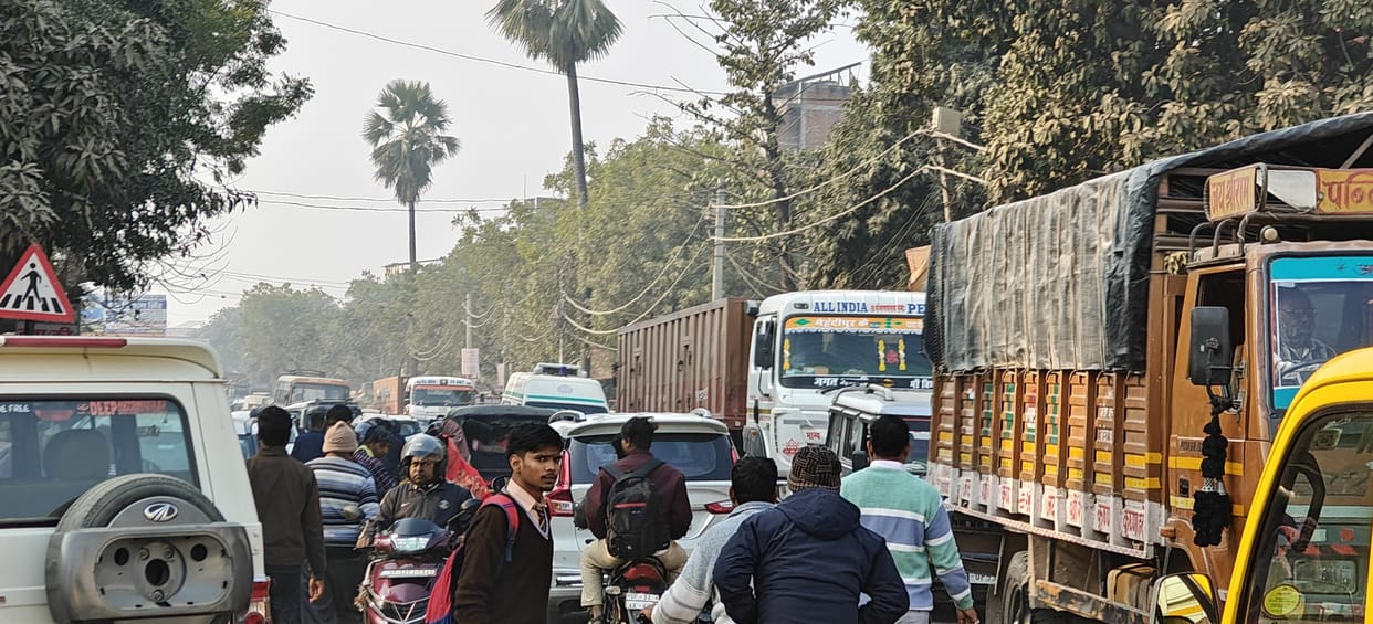 Salempur witnessed a traffic jam, with ambulances and school vehicles stuck for hours.