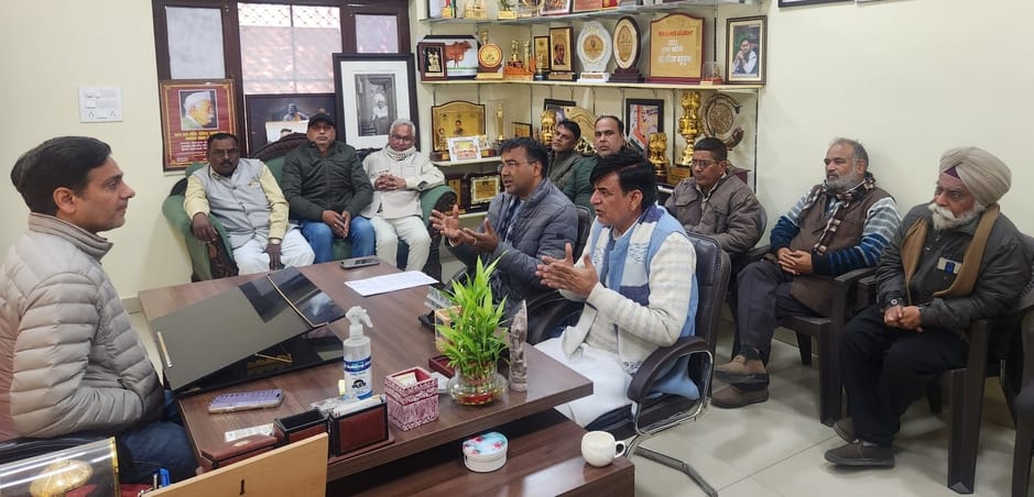 Mill workers approached the Sugarcane Minister for their salaries