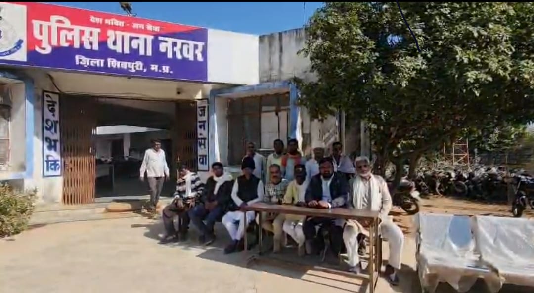 कांग्रेस नेताओं को पुलिस ने हिरासत में लिया।