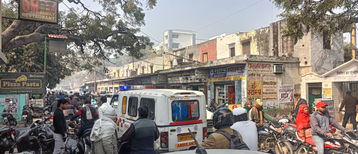 ambulance stuck in traffic jam for 30 minutes