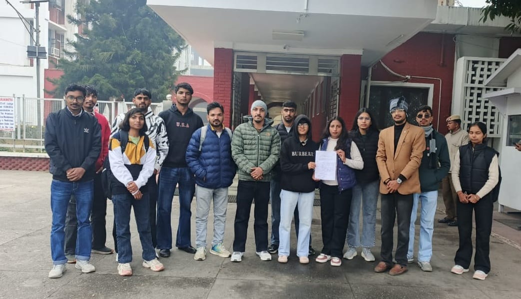 SFI committee protested against the felling of 14,000 trees in the university.