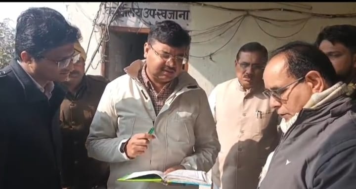 The SDM reviewed the working style of the departments and issued notices for negligence.The SDM reviewed the working style of the departments and issued notices for negligence.