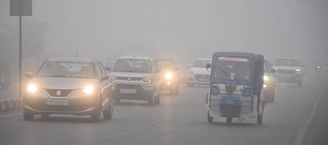 Dense fog surprised people, chill was felt even in the sun