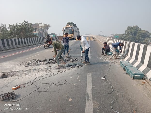 The expansion joint of the flyover is buried under the asphalt, increasing the risk.