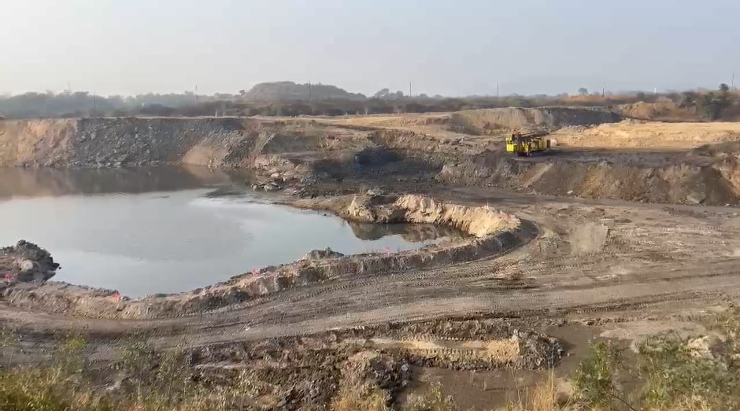 राजघर कोल माइंस का उद्घाटन करते केंद्रीय मंत्री सतीश चंद्र दुबे