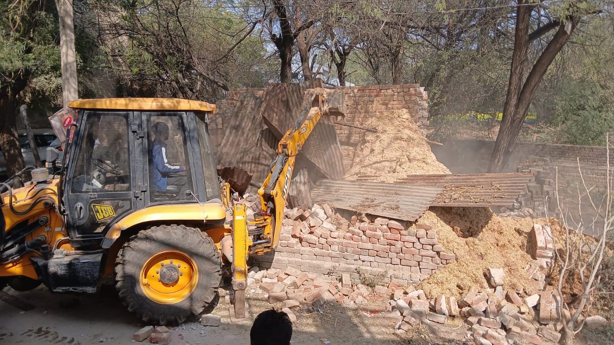 The Municipal Council removed the 15-year-old illegal occupation in Naya village Daulatpur.