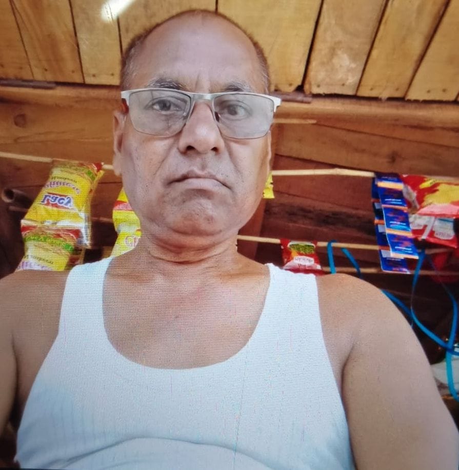 Bike rider shopkeeper dies in car collision, wife and sister-in-law injured