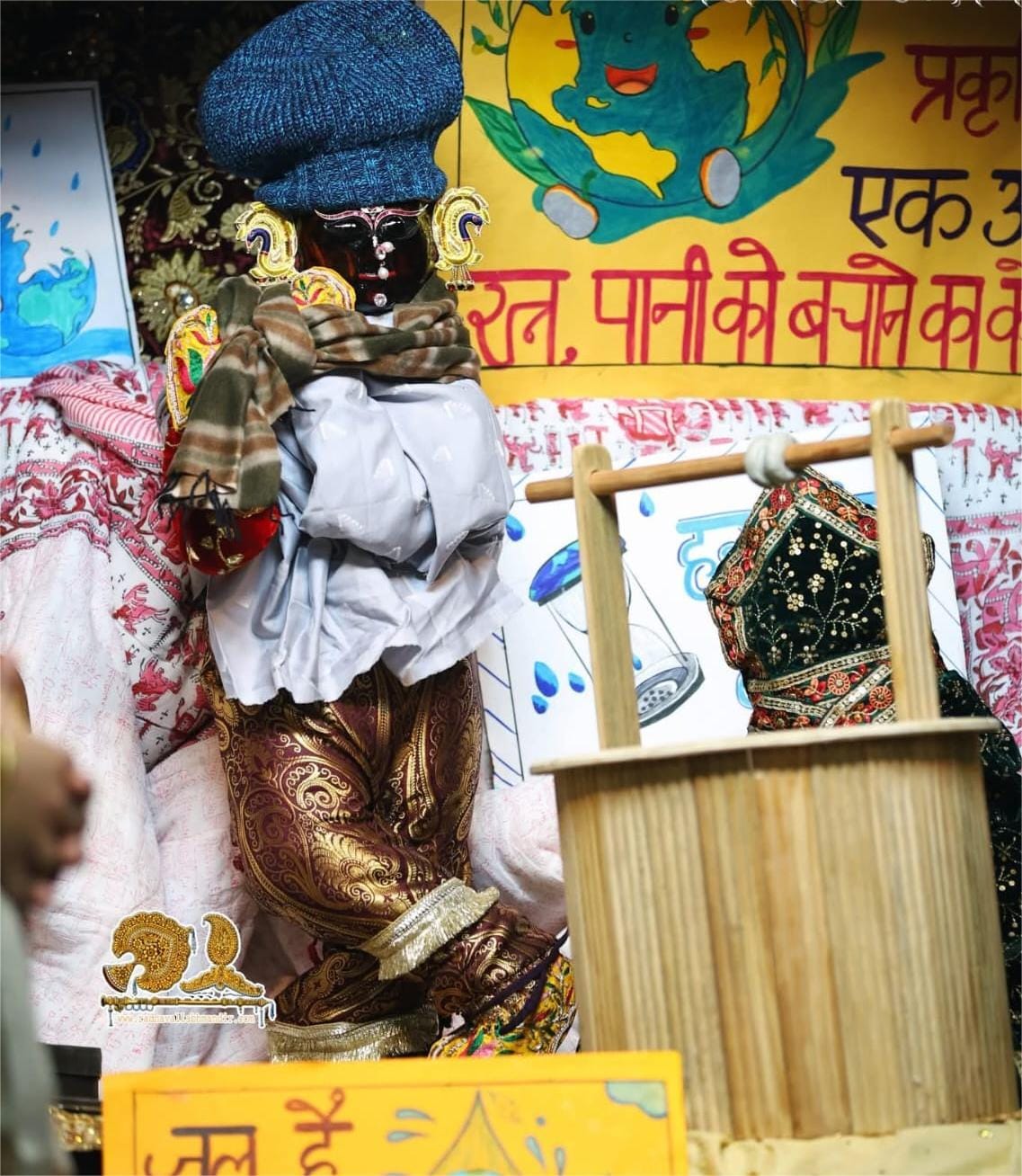 Thakur Radhavallabh Lal gave the message of water conservation by dressing up as a water carrier.