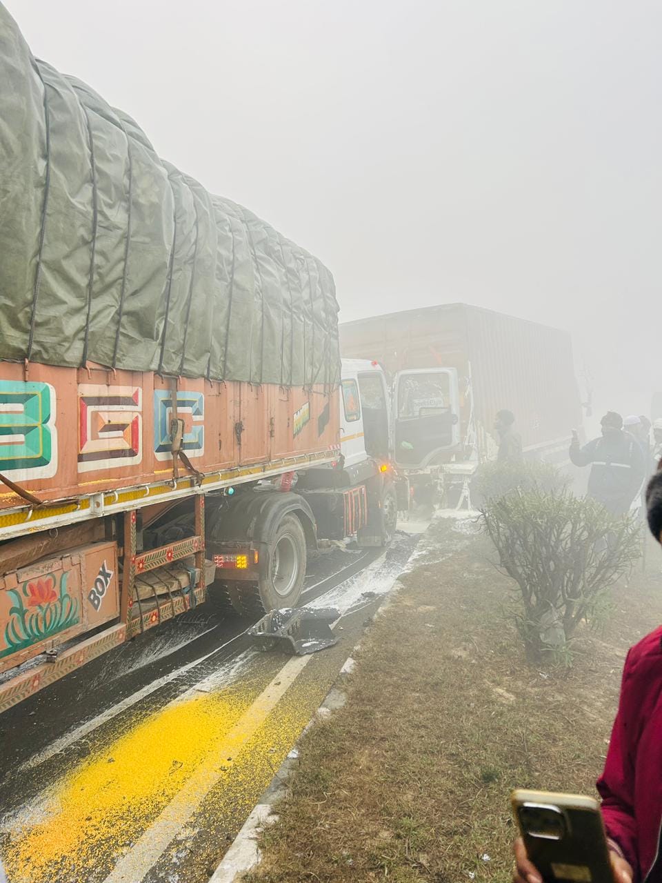 Vehicles collide in fog, 20 injured