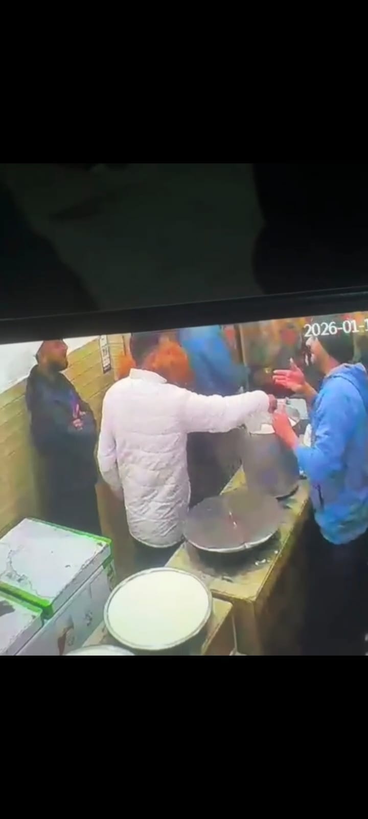 The accused in the shop vandalism incident have not been arrested even after 24 hours, sparking a debate between traders and police.