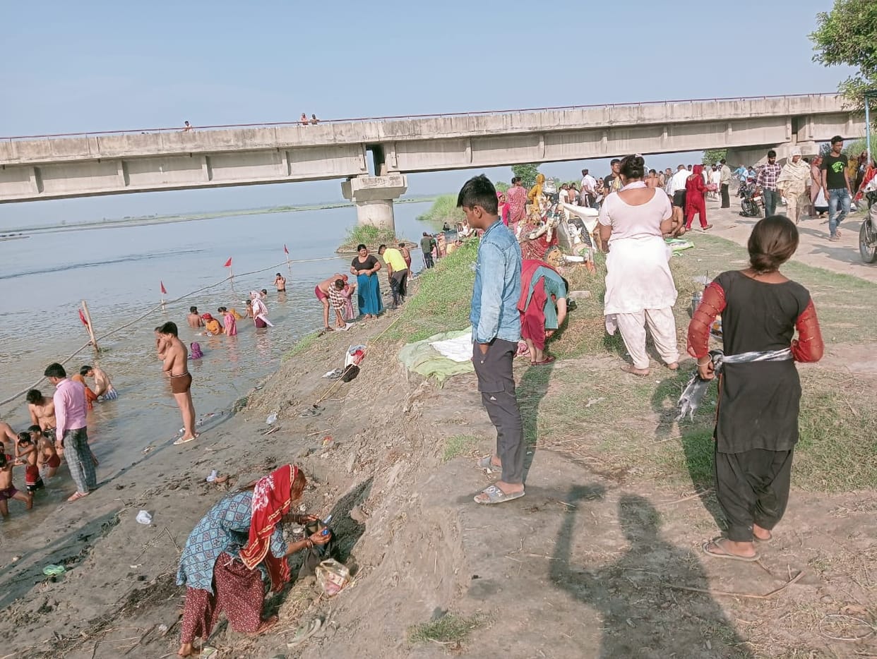 Faith overpowers cold, crowds turn out for Ganga bath