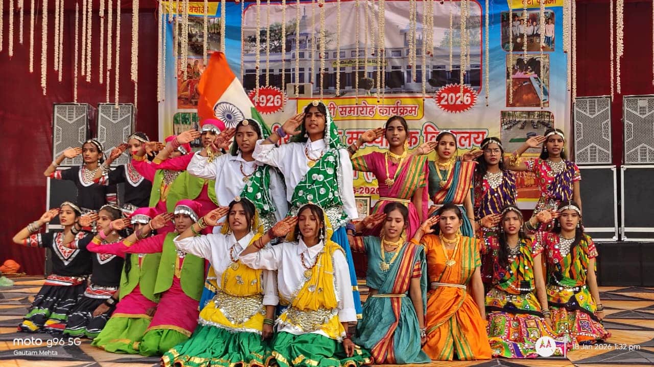 चोपटा। सांस्कृतिक प्रस्तुति देते हुए छात्राएं। संवाद