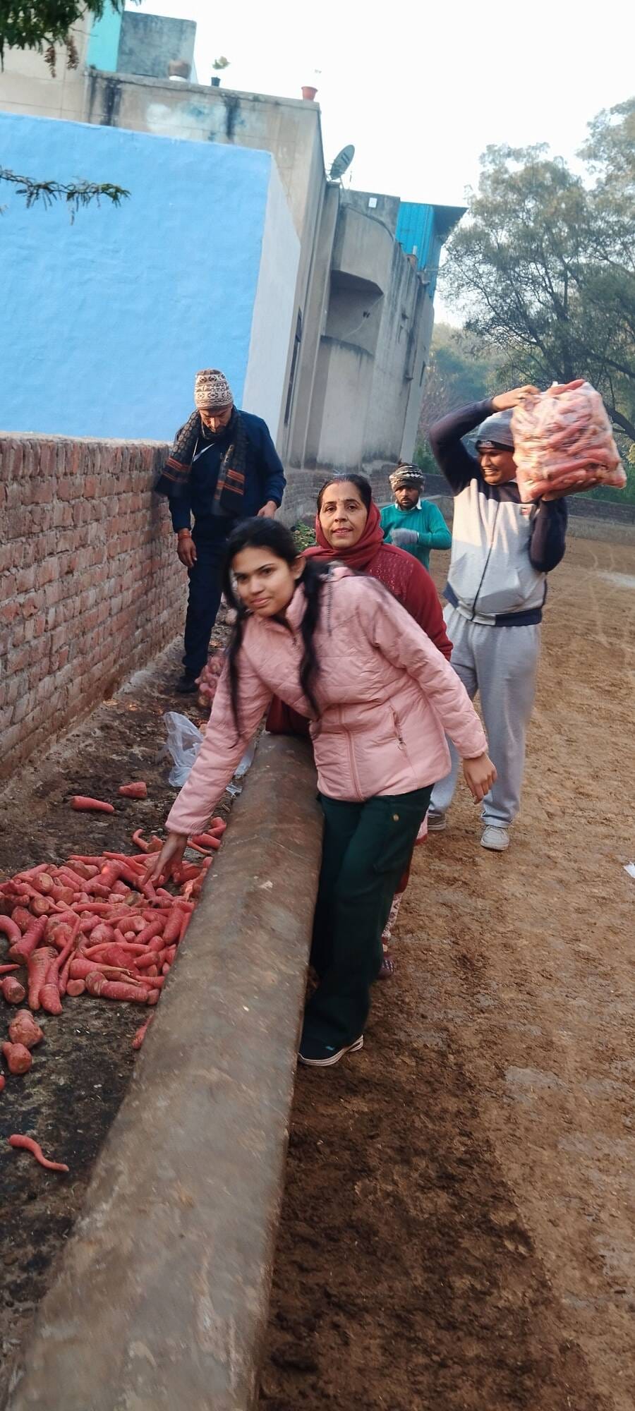 A cow feeding event was organized on the occasion of the birthday.