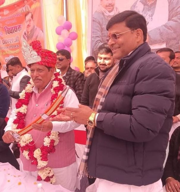 On the pretext of congratulations, the contenders for the post of Block Chief heated up the politics in the harsh winter.