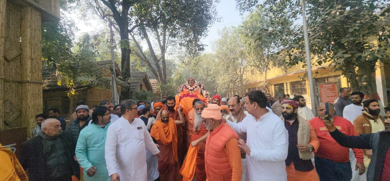 Saint Karshni Divyanand Maharaj of Ramanreti Ashram has merged into the five elements