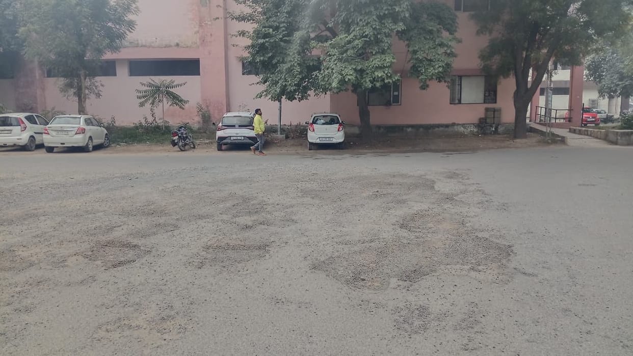 The roads of the Mini Secretariat have turned into potholes