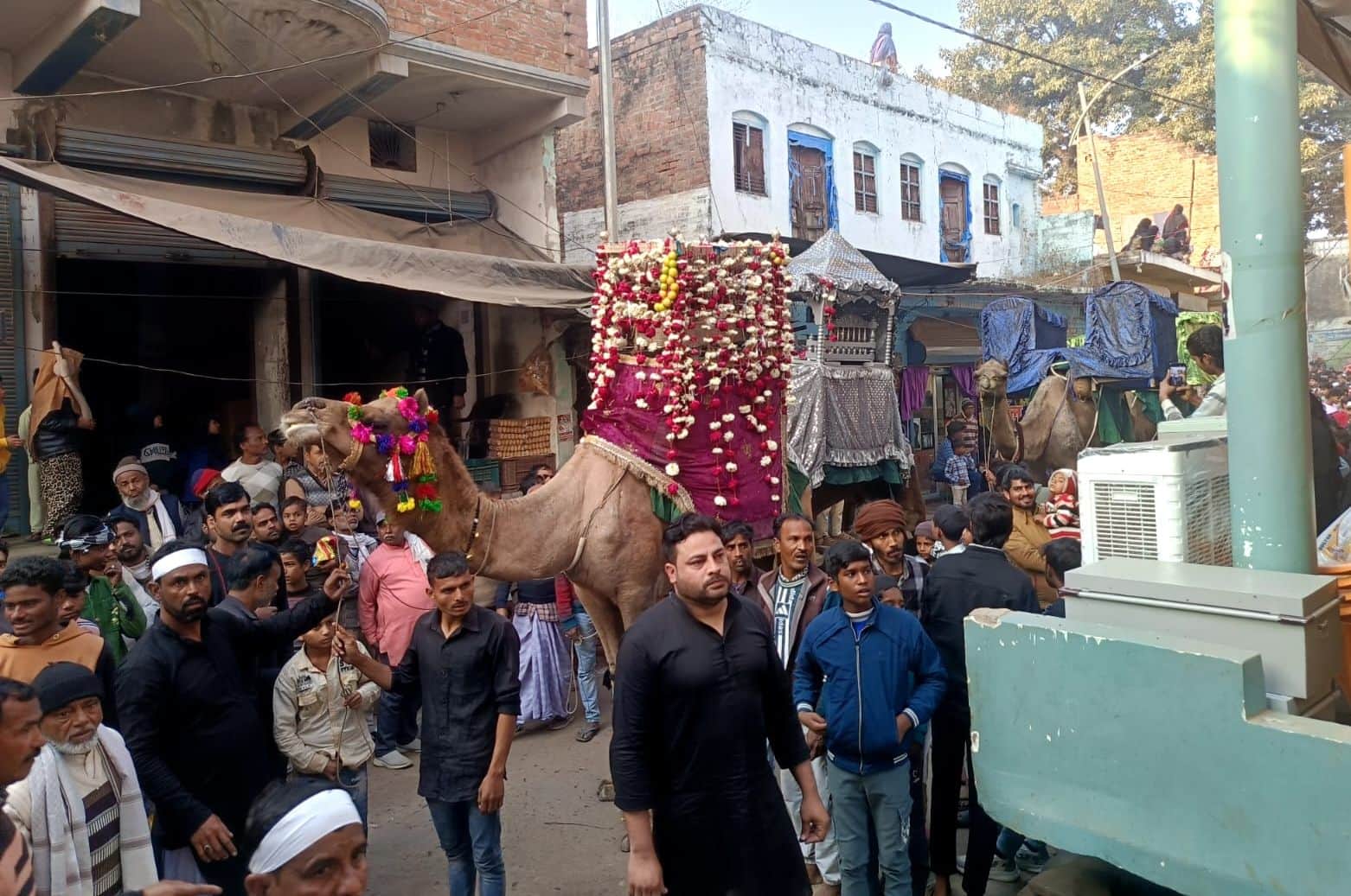 जैदपुर कस्बे  में रविवार कोनिकाला गया जुलूस।