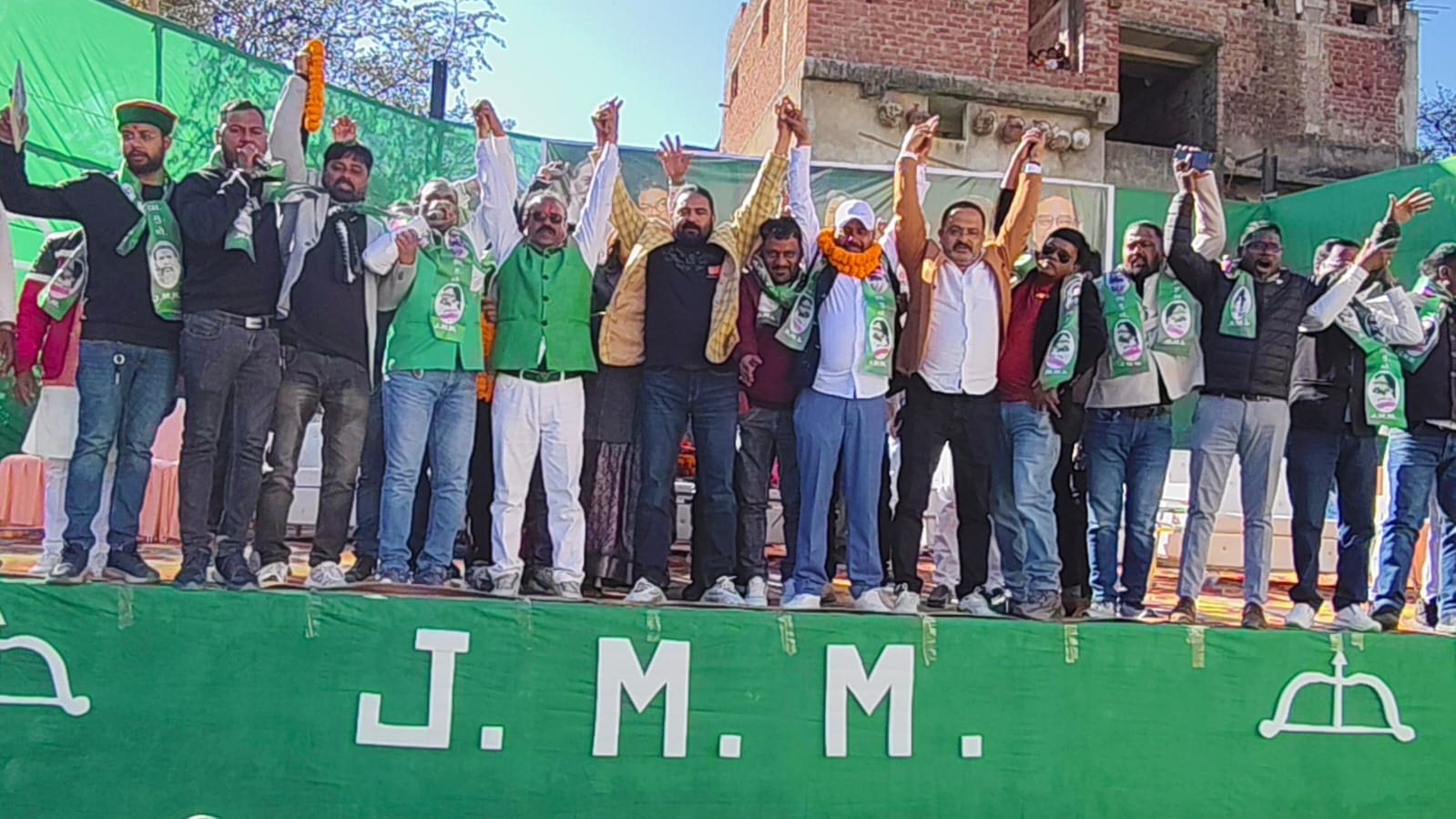 झामुमो की सदस्यता ग्रहण करते उत्तम यादव