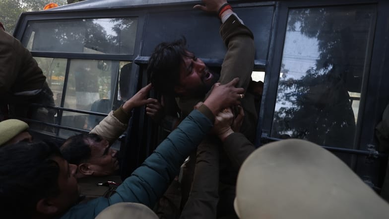Two student groups clash at Lucknow University