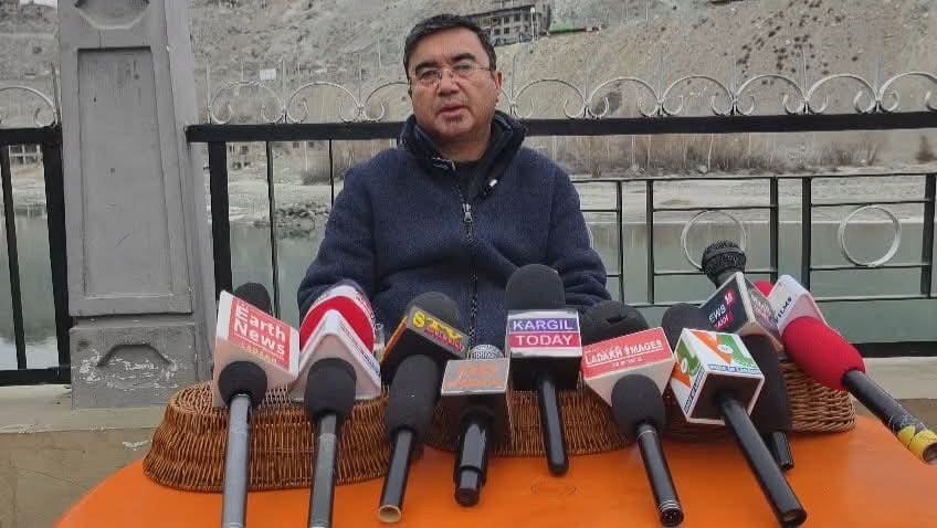 Leh, Youth And Sports, Mosis Kunjang, Press Conference