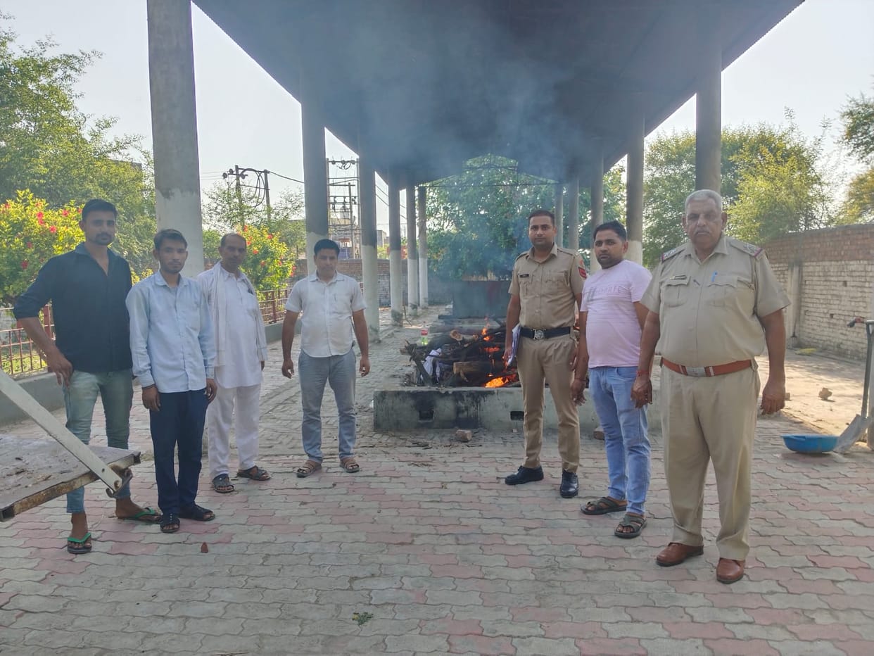 He made the responsibility of performing the last rites of destitute people his life.