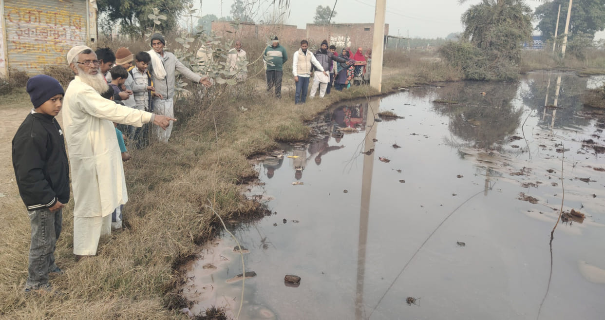 Residents of the Jhamba village expressed their anger over the chemical-laden sewage.