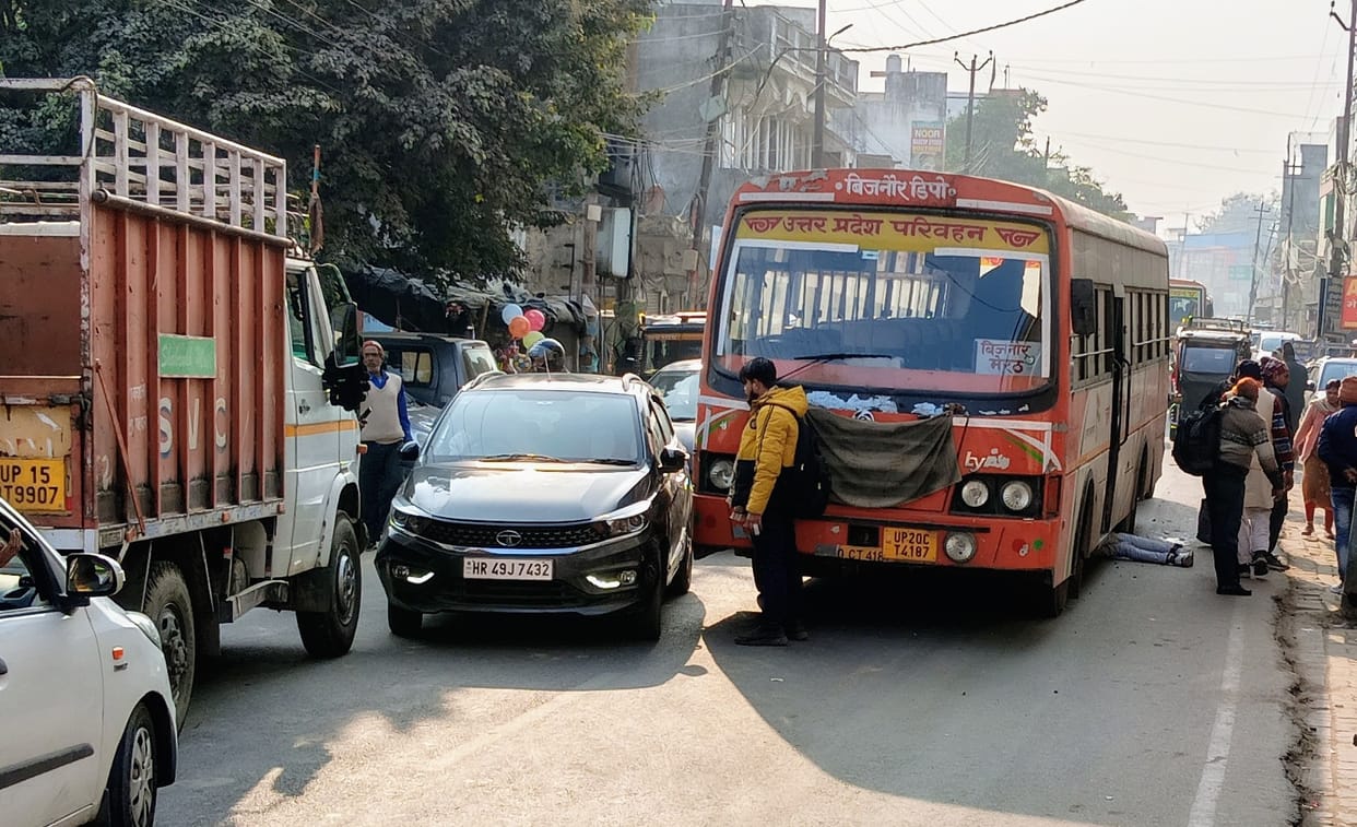 Bus breakdown causes traffic jam on main road