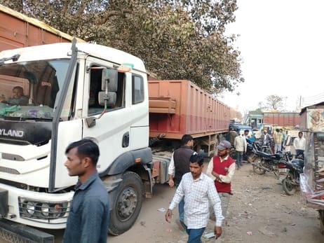 Jam in Nandganj market for one hour