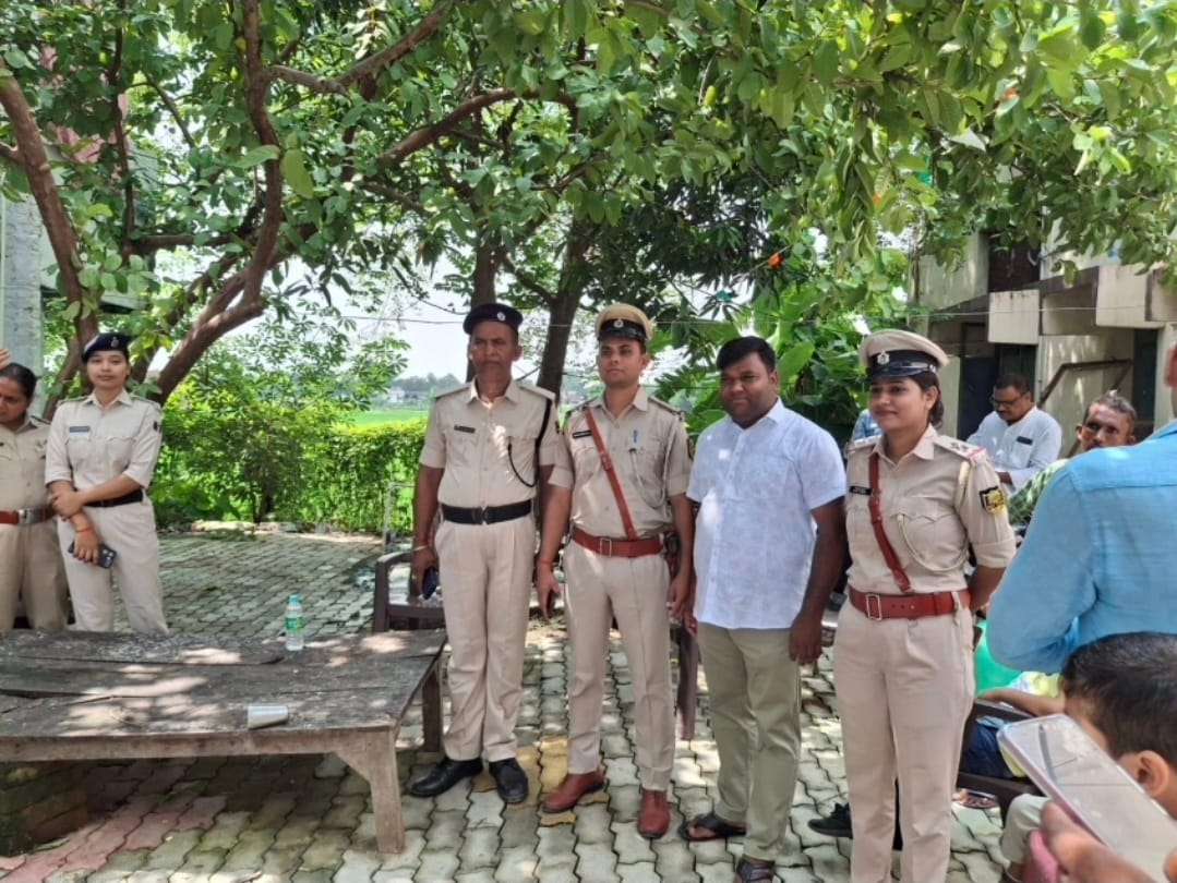 Bihar News : Bihar police with accused viral video woman murder case vaishali news