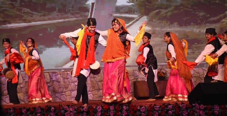An evening filled with folk songs