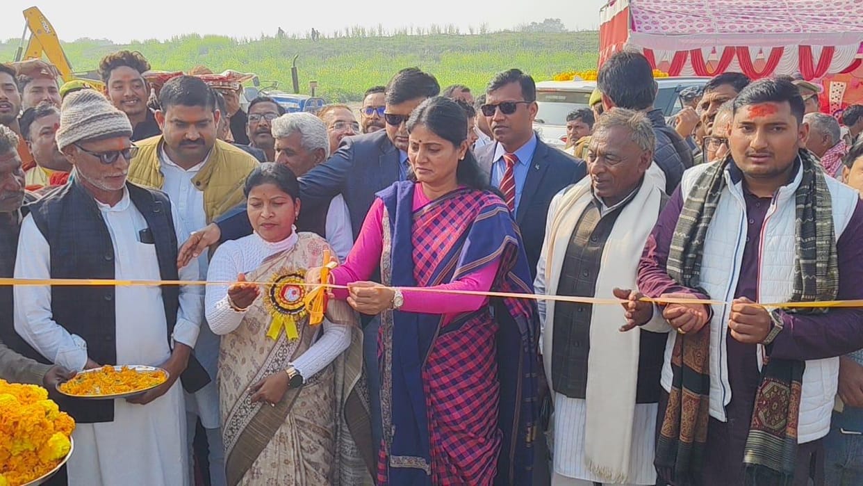 The pontoon bridge connecting Vindhya and Semradh Dham has been inaugurated.