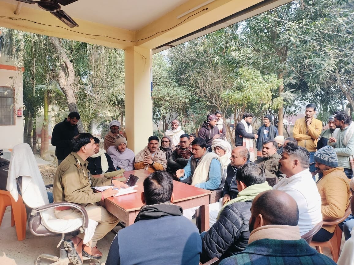 More than 100 people from 7 villages reached the police station after not finding the Shivling.