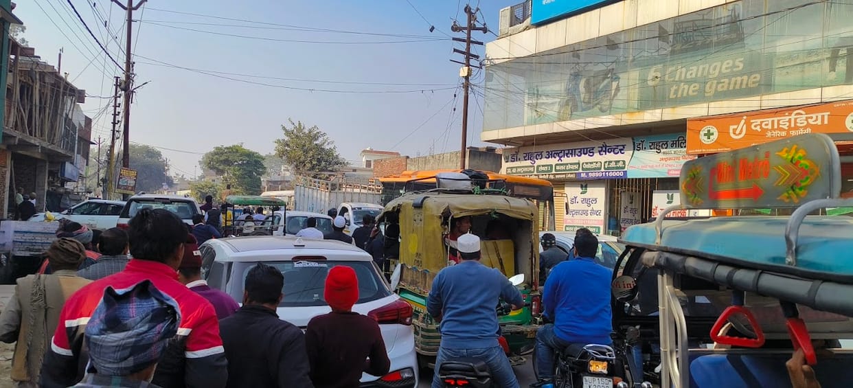 Binauli Road remained jammed throughout the day, people remained troubled.