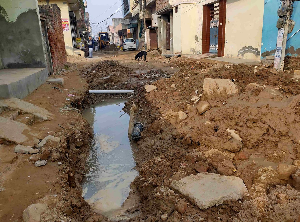 The Amrit Yojana is moving slowly, with work in Ward 11 still incomplete, 15 days before the deadline.