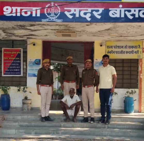 सदर थाना पुलिस की ओर से गिरफ्तार आरोपी।