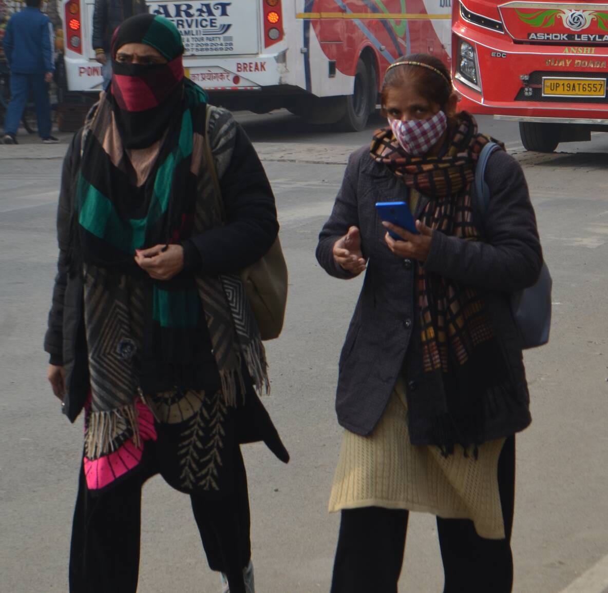 Dense fog and cold wave increased the chill