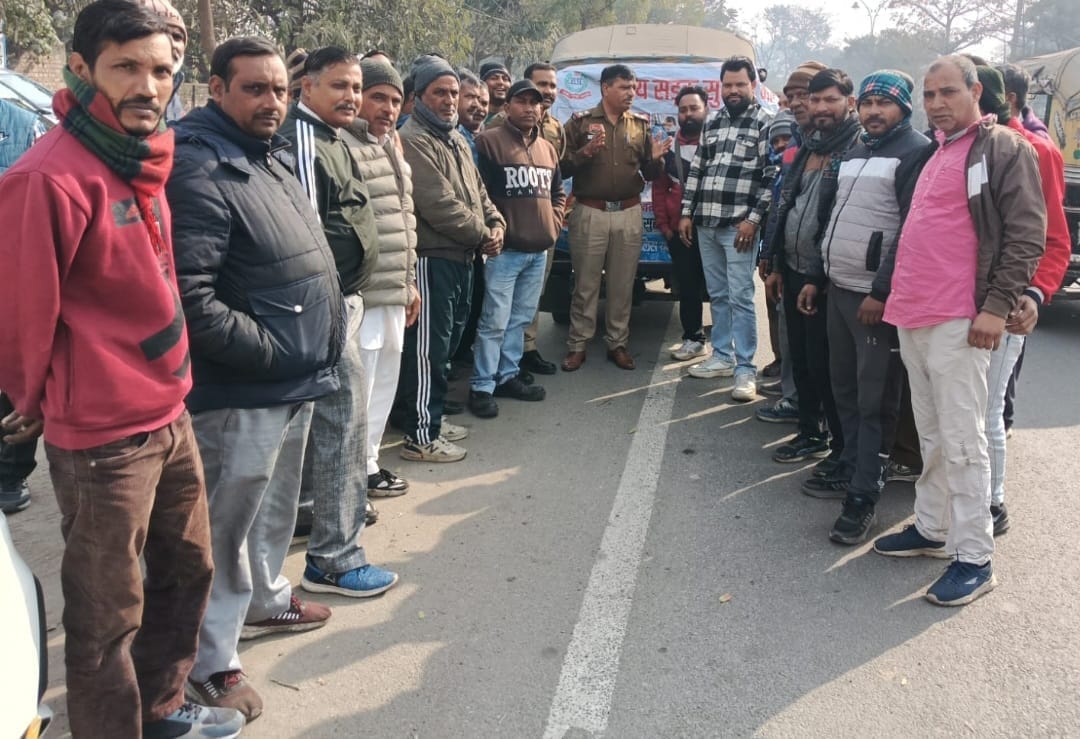 Taxi-auto drivers were taught traffic rules