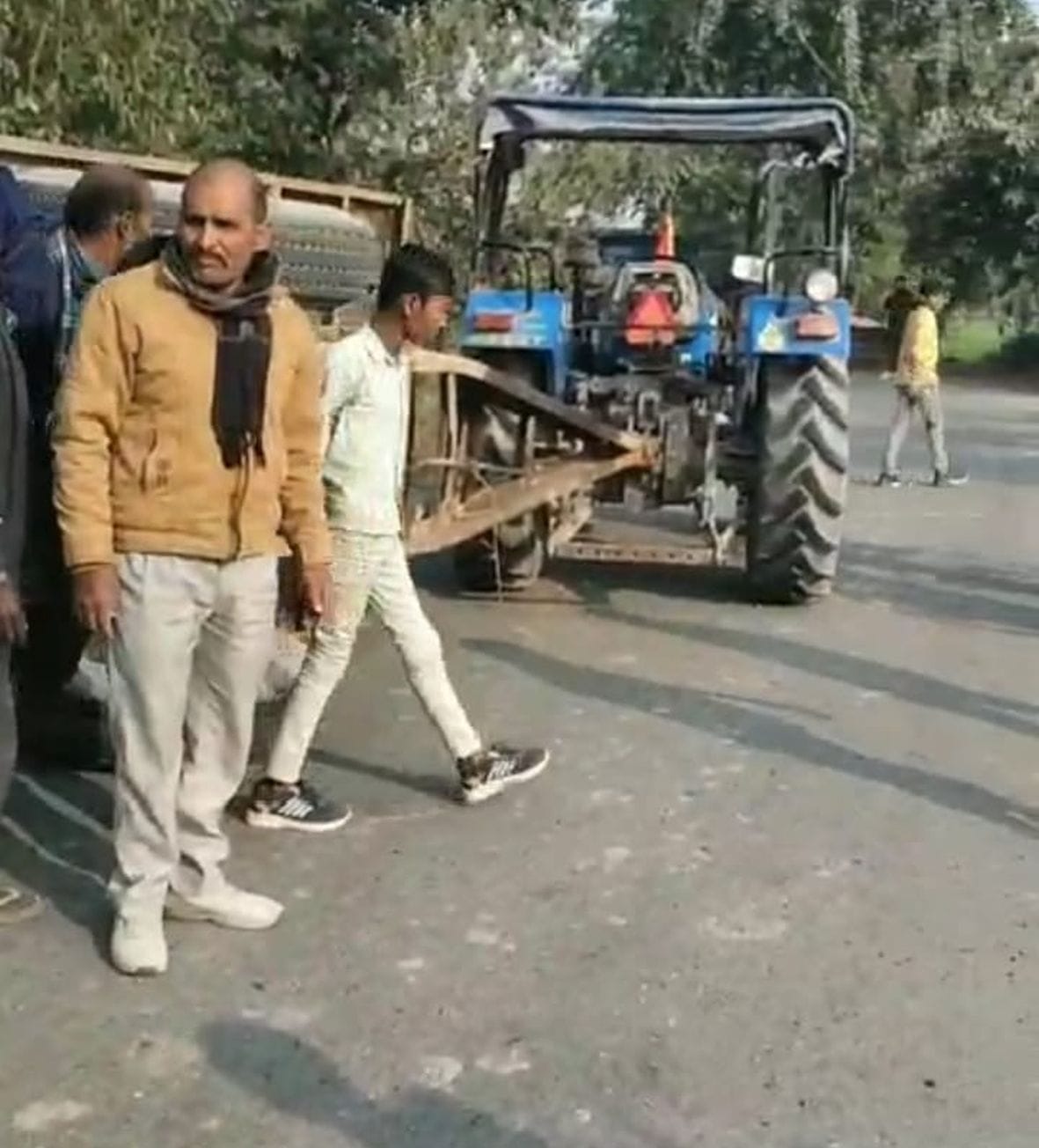 A tractor-trolley carrying pilgrims overturned into a ditch, injuring 15 people