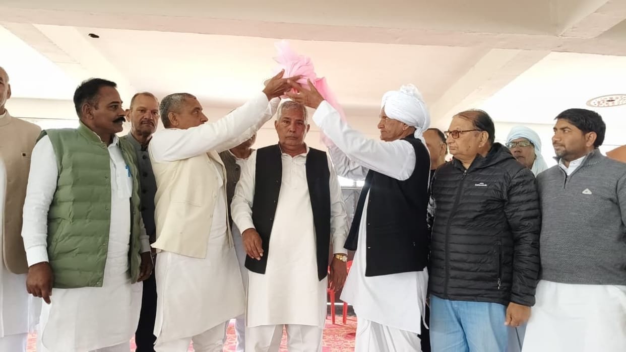 The Kandela Khap presented a turban to Raja Sarpanch on becoming the district vice-president.