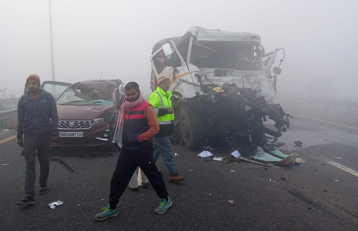 Five vehicles collided on Purvanchal Expressway, two killed, five injured