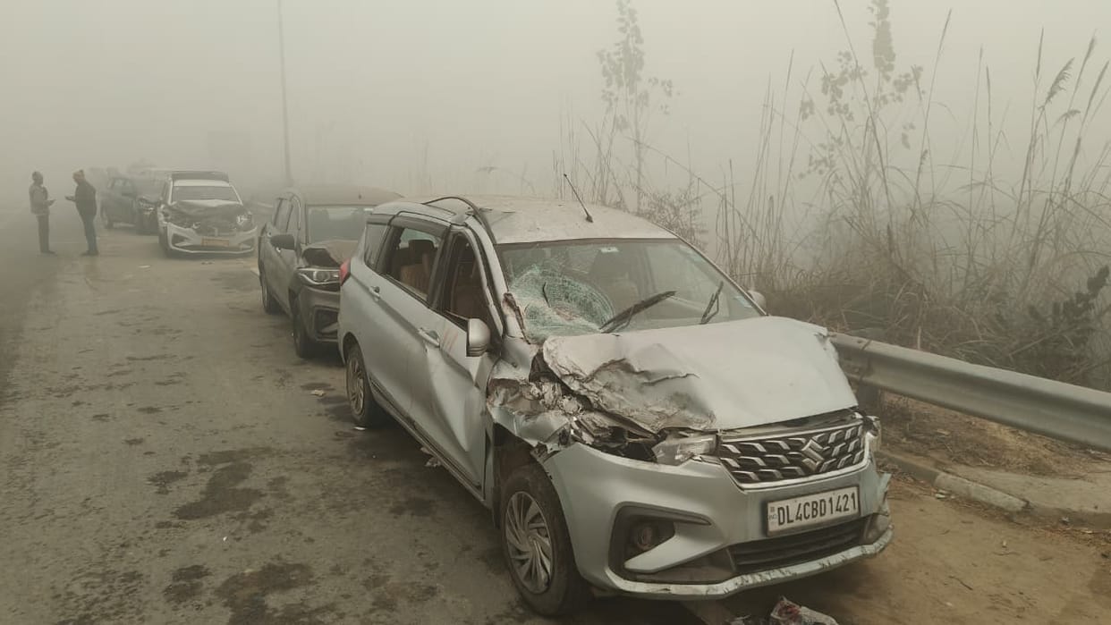 A line of damaged vehicles stretched for one kilometer on the highway.