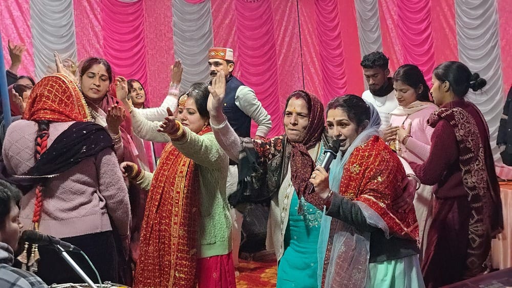 Jagran in Avahdevi, devotees danced to the hymns