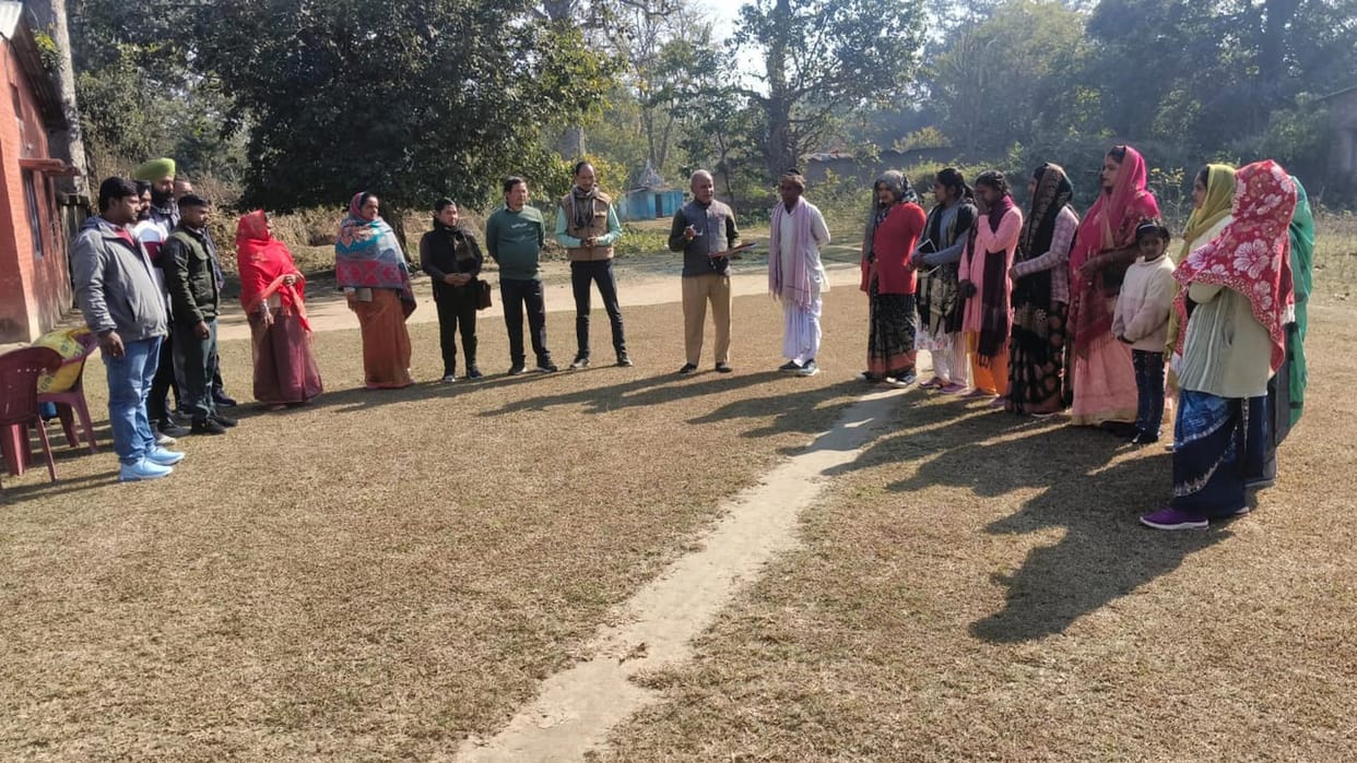 A group of women farmers left for Rajasthan